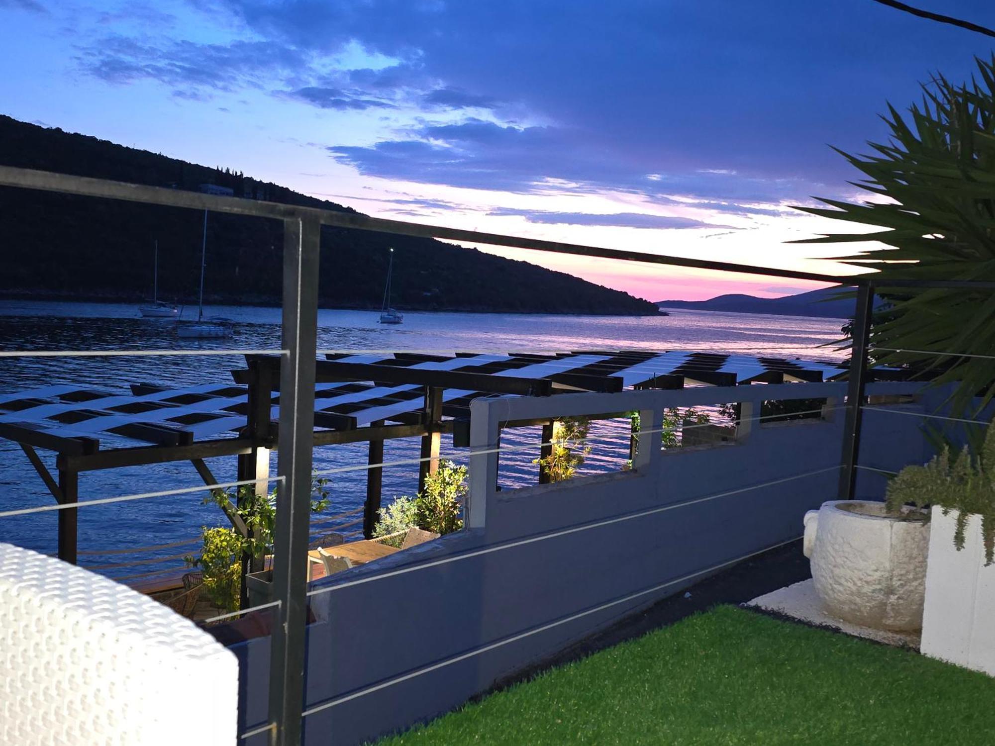 Waterfront Townhouse Sunset View With Garage Apartment Bigovo Bagian luar foto